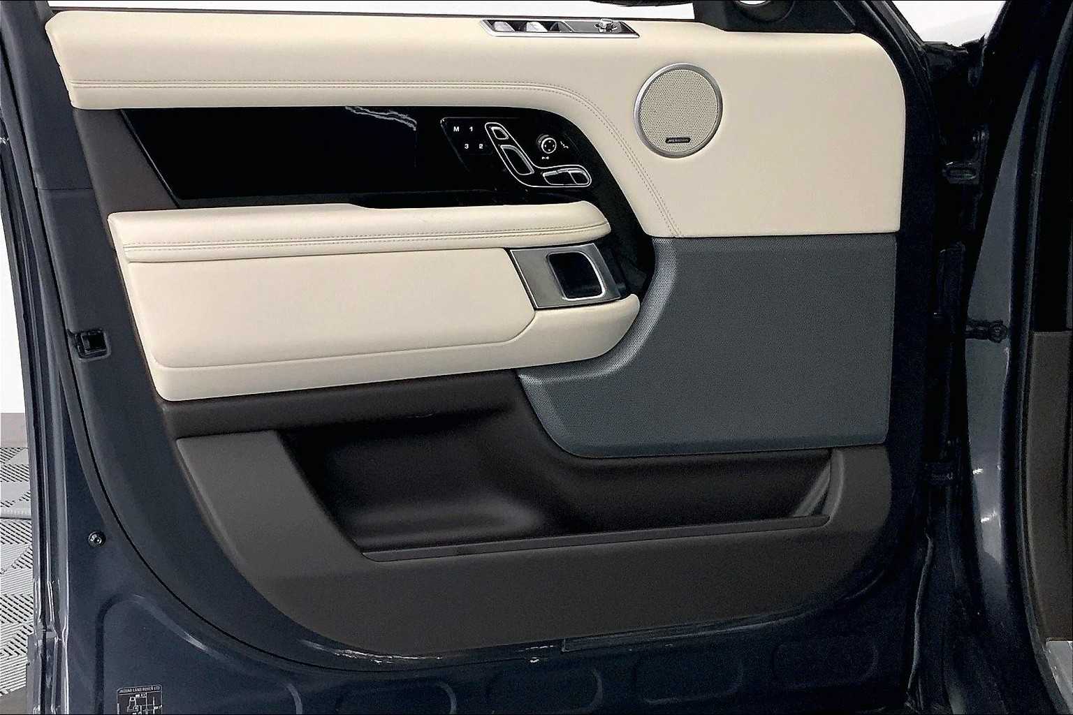Thumbnail: 2018 Land Rover Range Rover - 23