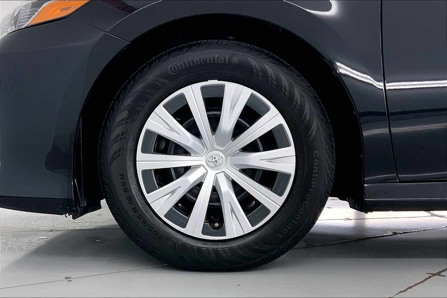 Thumbnail: 2021 Toyota Camry - 8