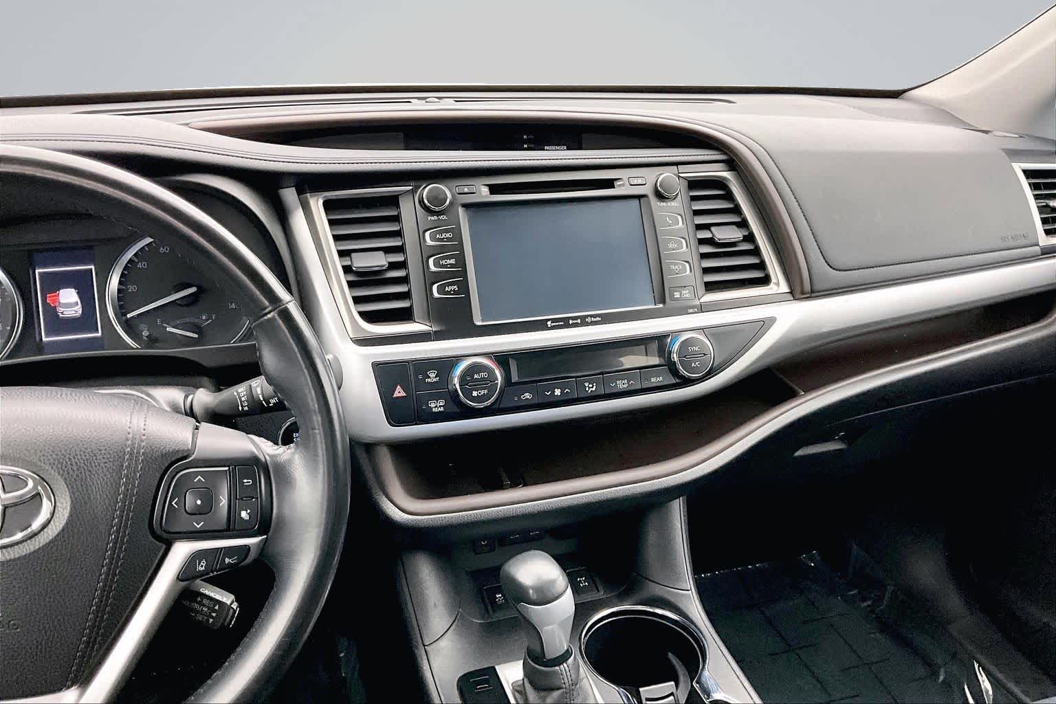 Thumbnail: 2017 Toyota Highlander - 16