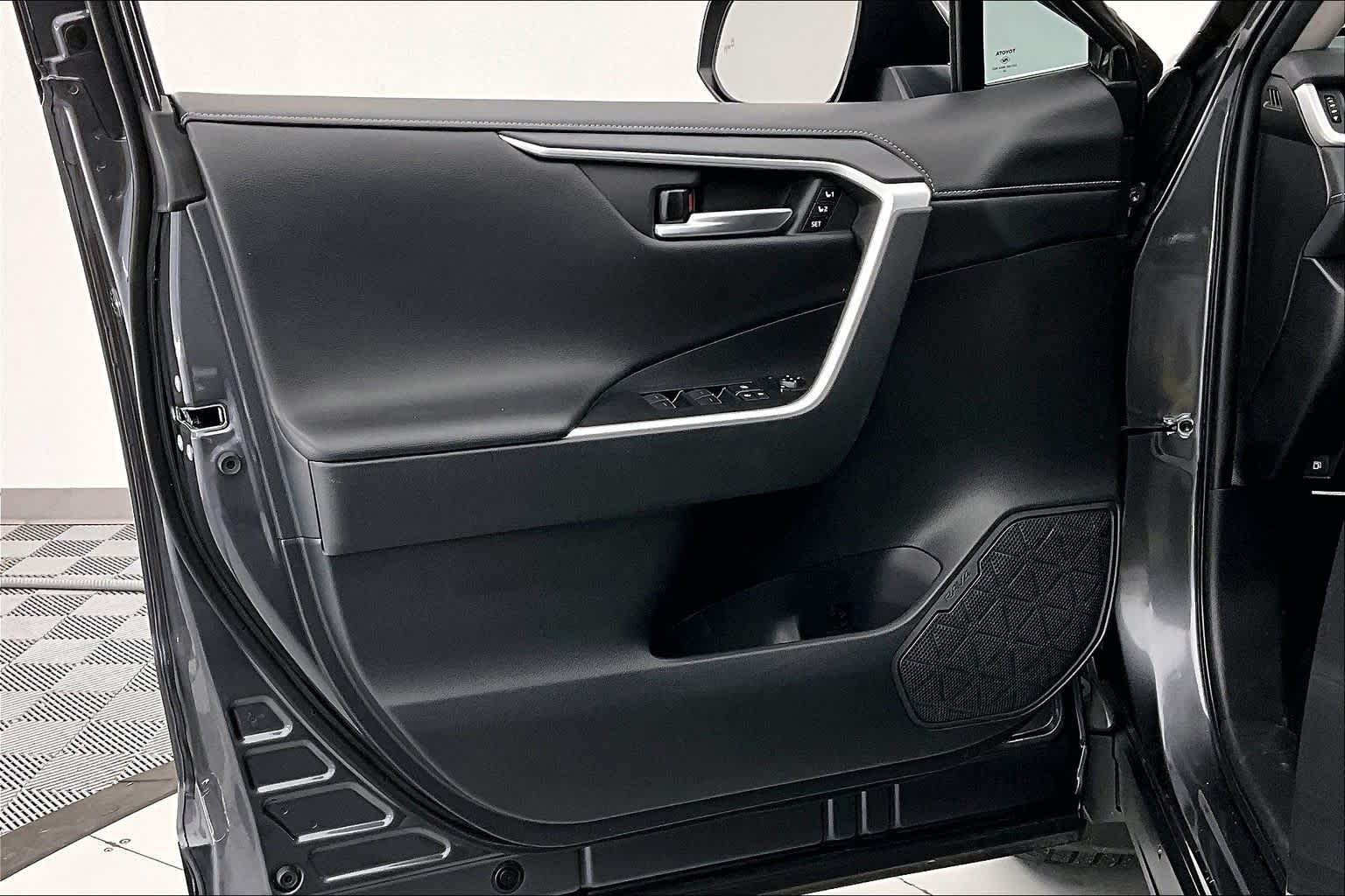 Thumbnail: 2023 Toyota RAV4 - 23