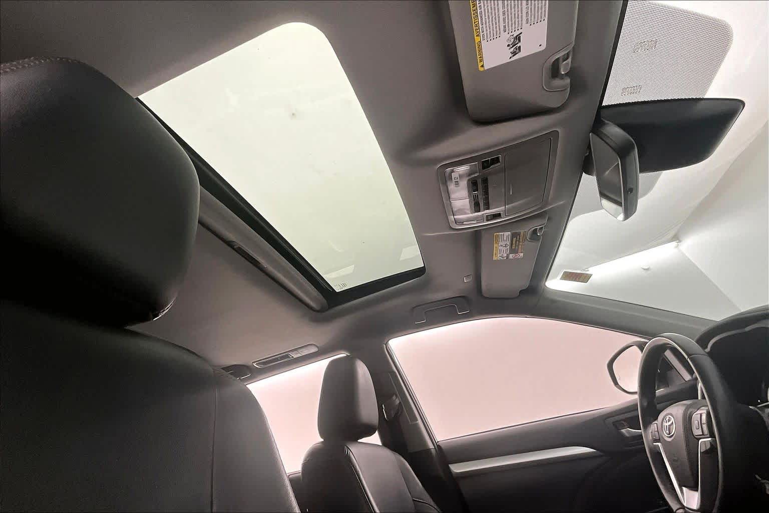 Thumbnail: 2019 Toyota Highlander - 22