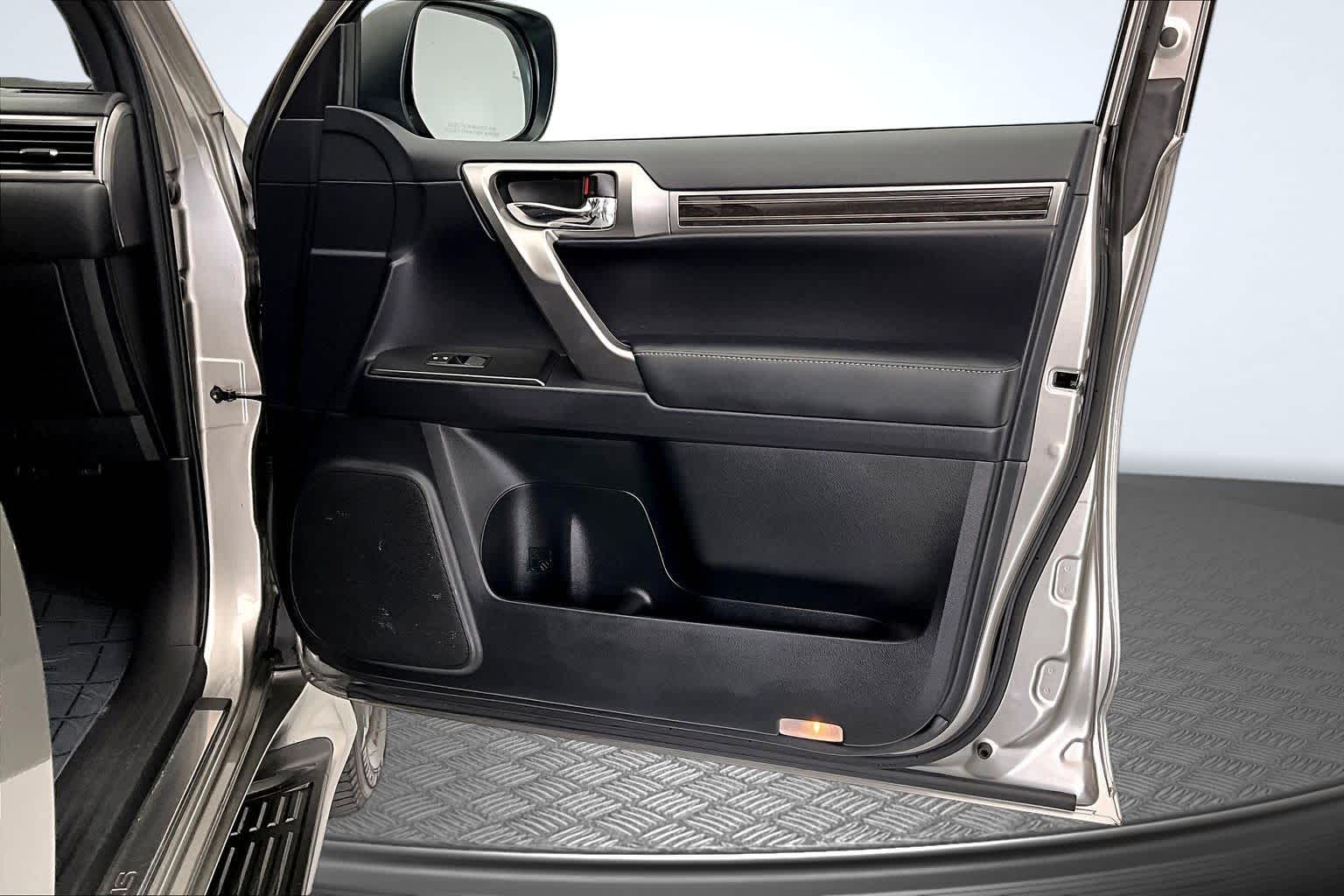 Thumbnail: 2023 Lexus GX - 24
