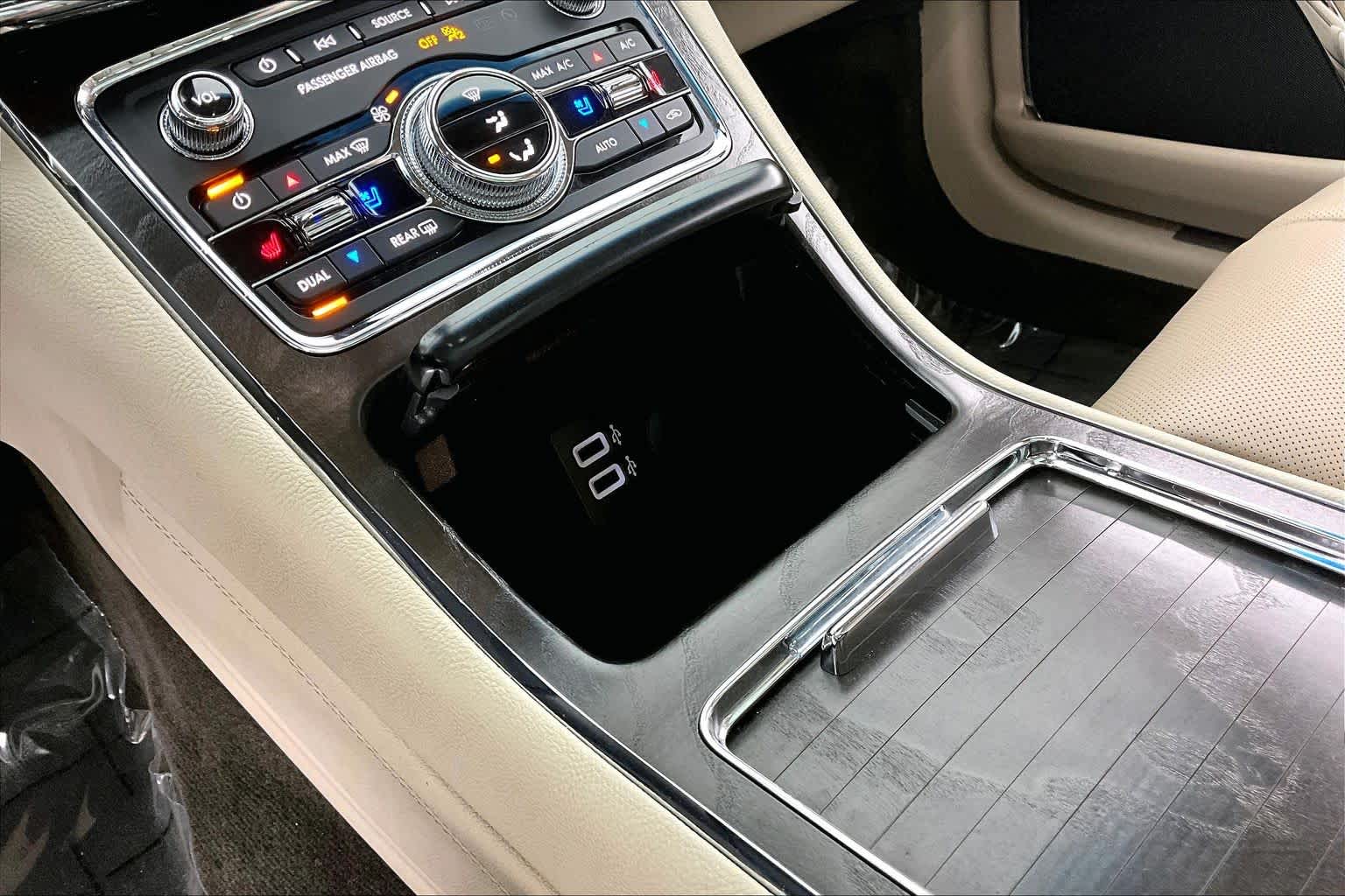 Thumbnail: 2017 Lincoln Continental - 27