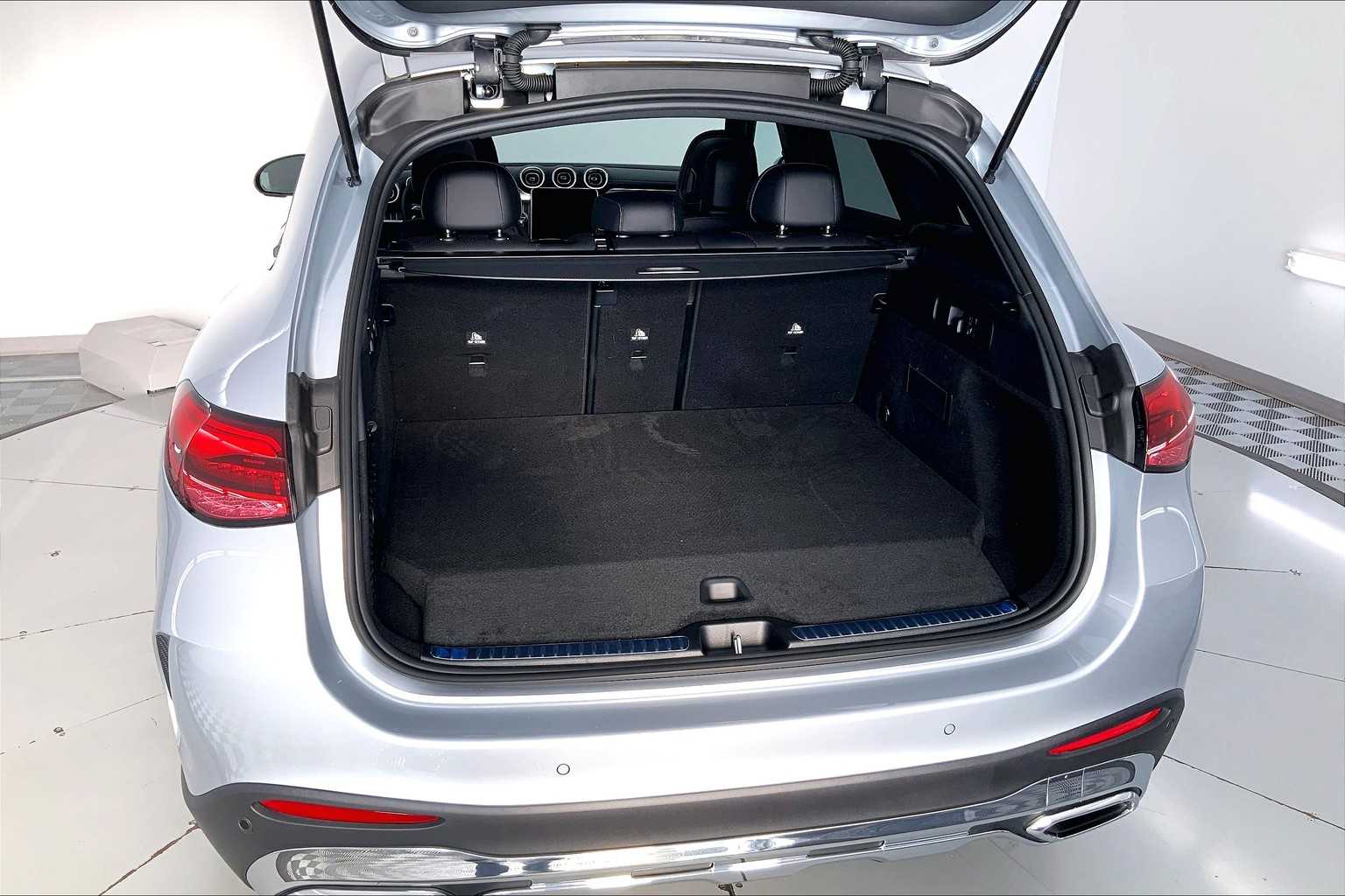 Thumbnail: 2025 Mercedes-Benz GLC - 19