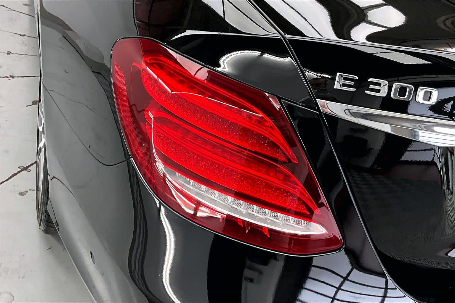 Thumbnail: 2019 Mercedes-Benz E-Class - 25