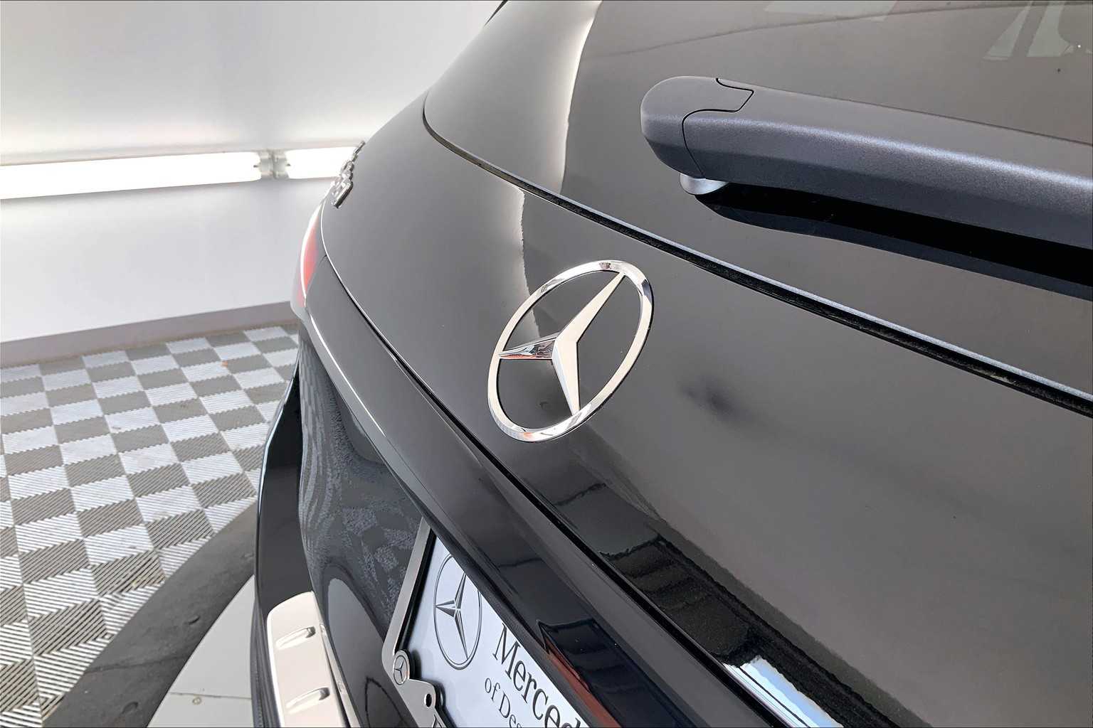 Thumbnail: 2025 Mercedes-Benz GLC - 22