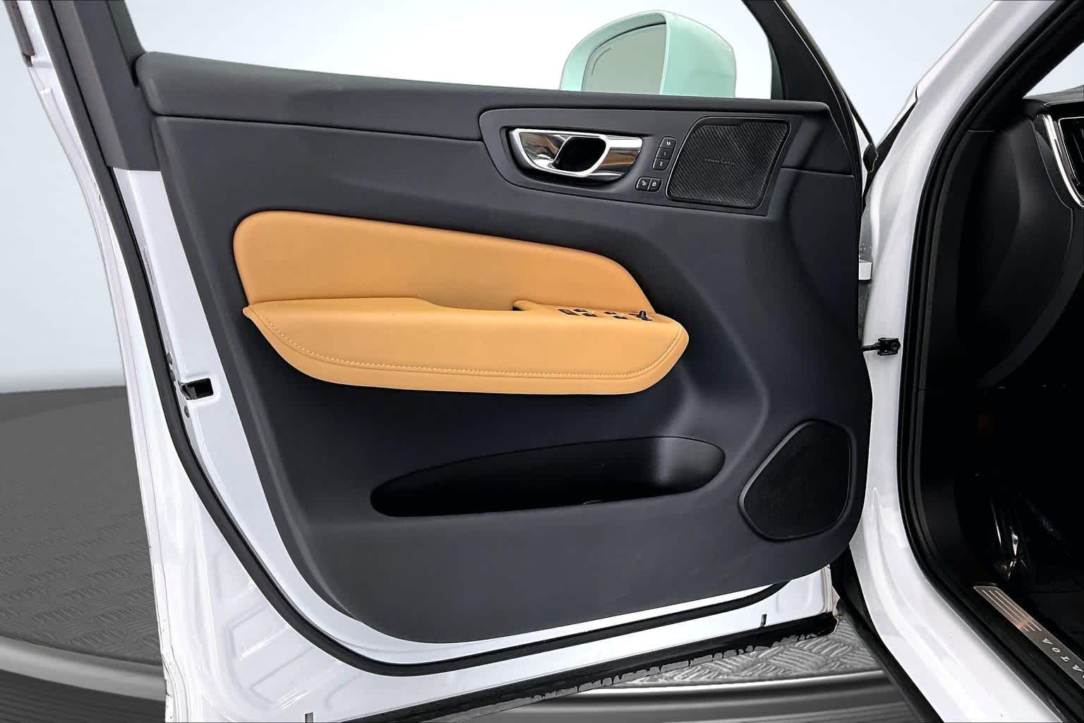 Thumbnail: 2019 Volvo XC60 - 23