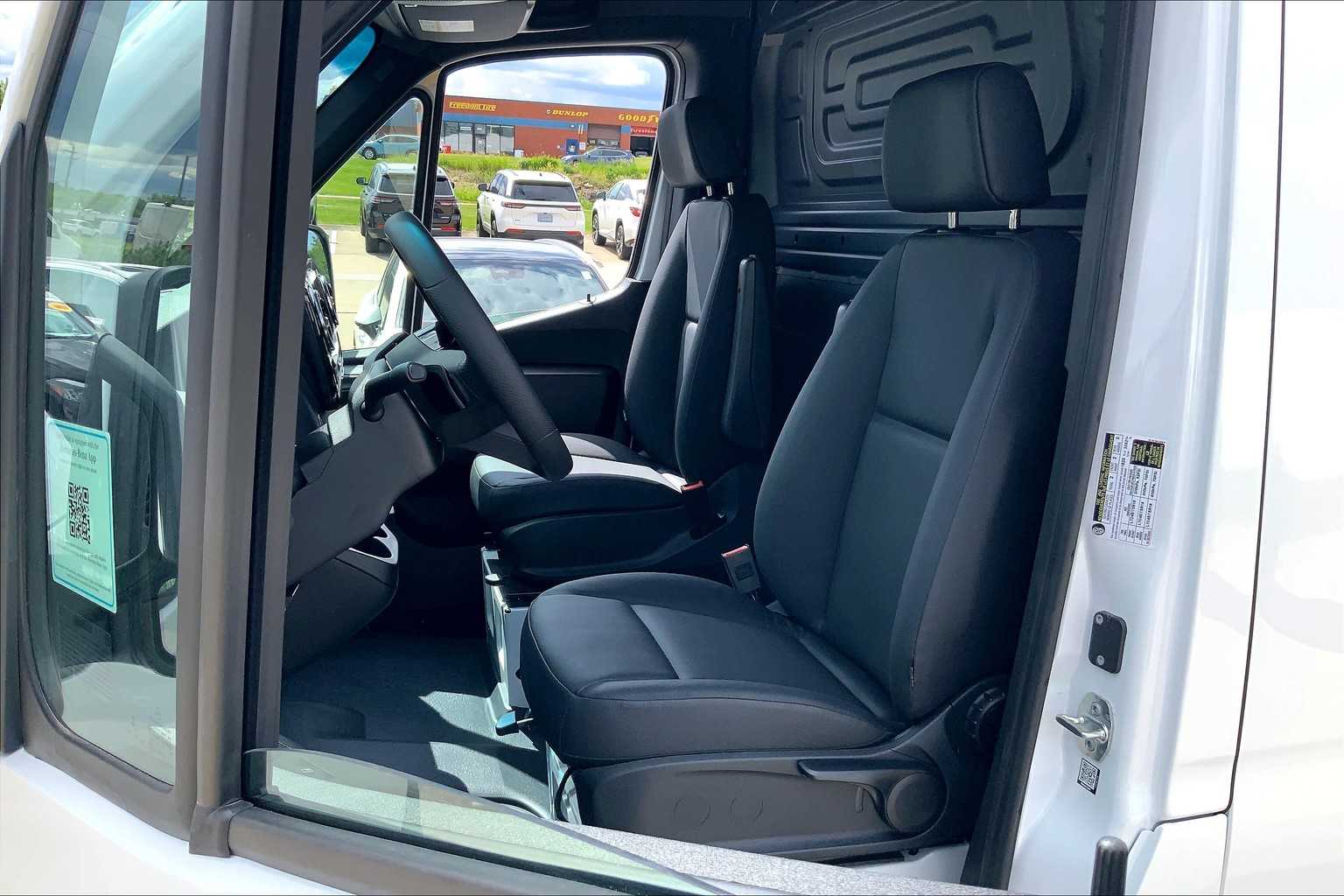 2025 Mercedes-Benz Sprinter 2500 11