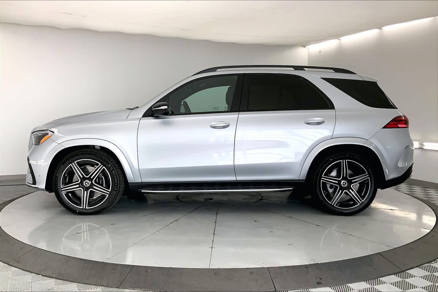 Thumbnail: 2025 Mercedes-Benz GLE - 3