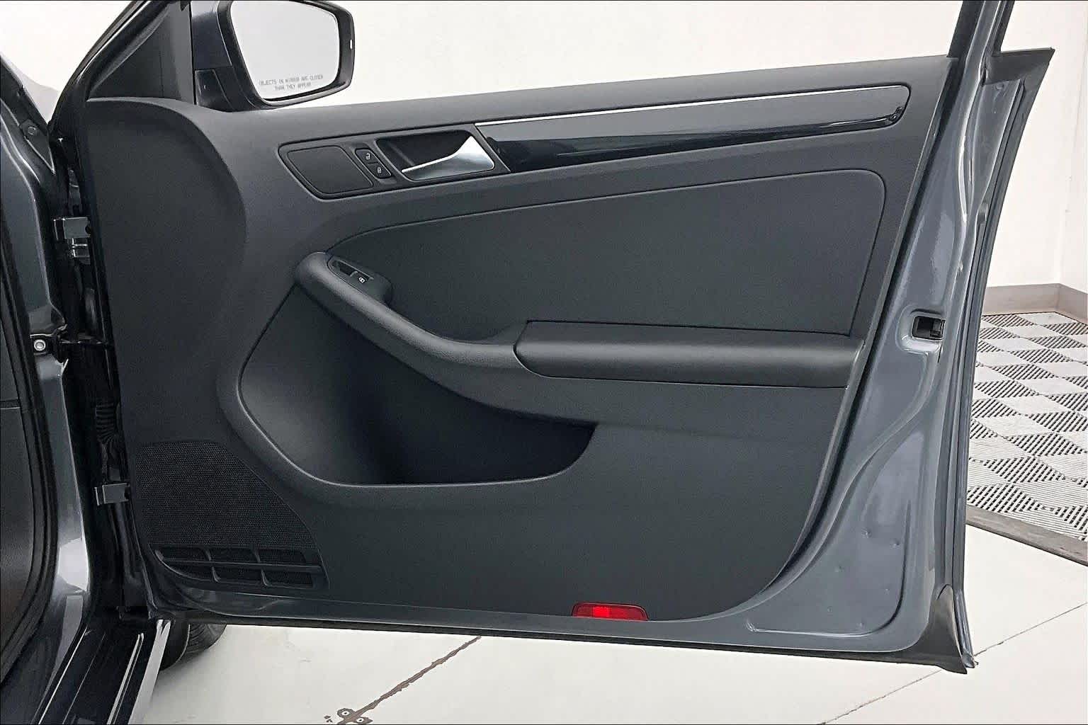 Thumbnail: 2016 Volkswagen Jetta - 24