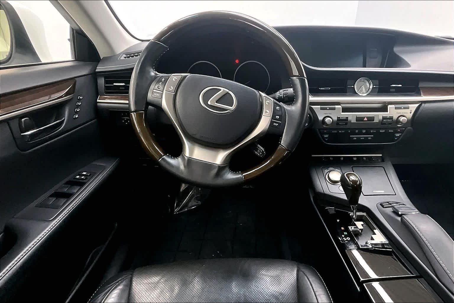 Thumbnail: 2015 Lexus ES - 15
