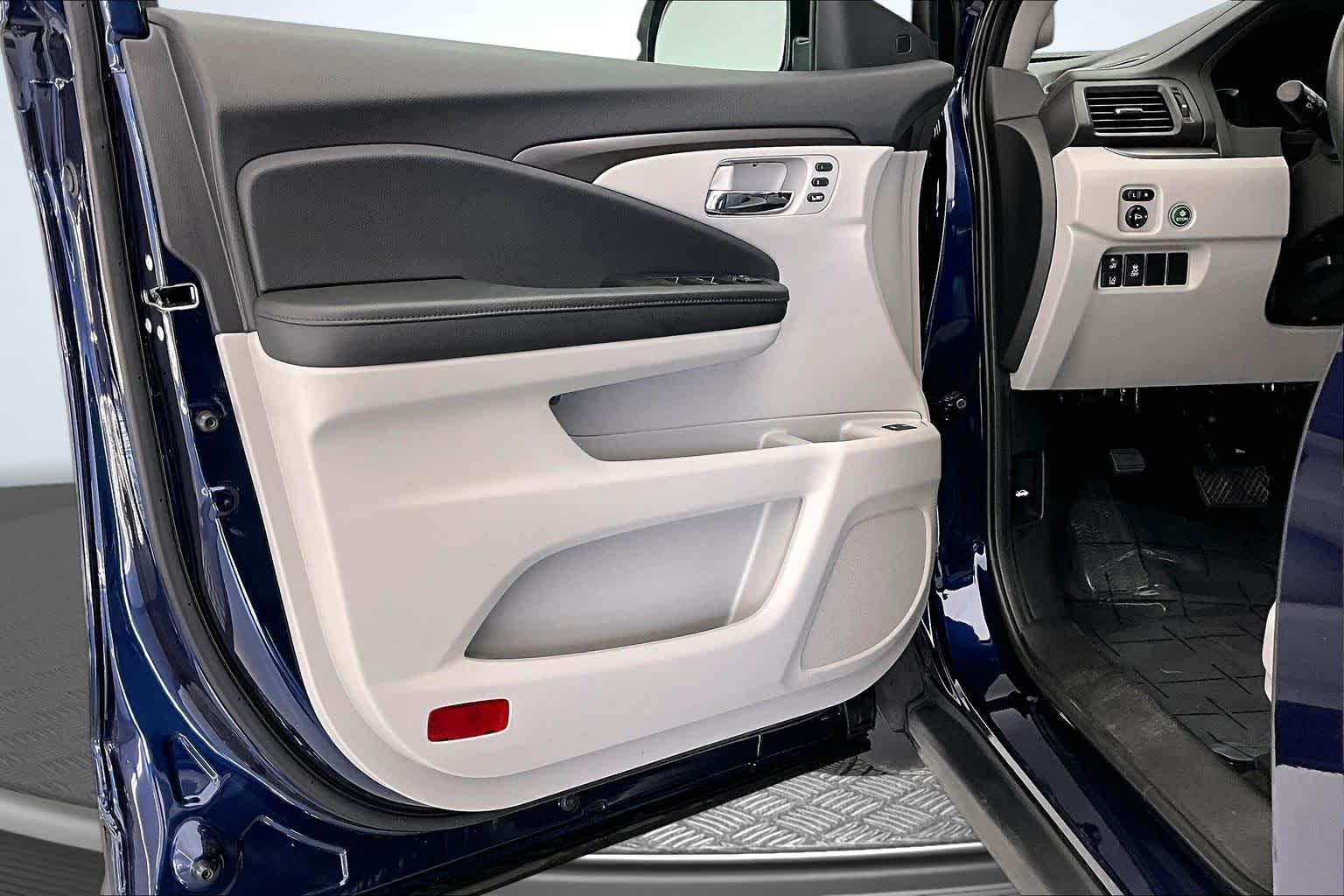 Thumbnail: 2020 Honda Pilot - 23