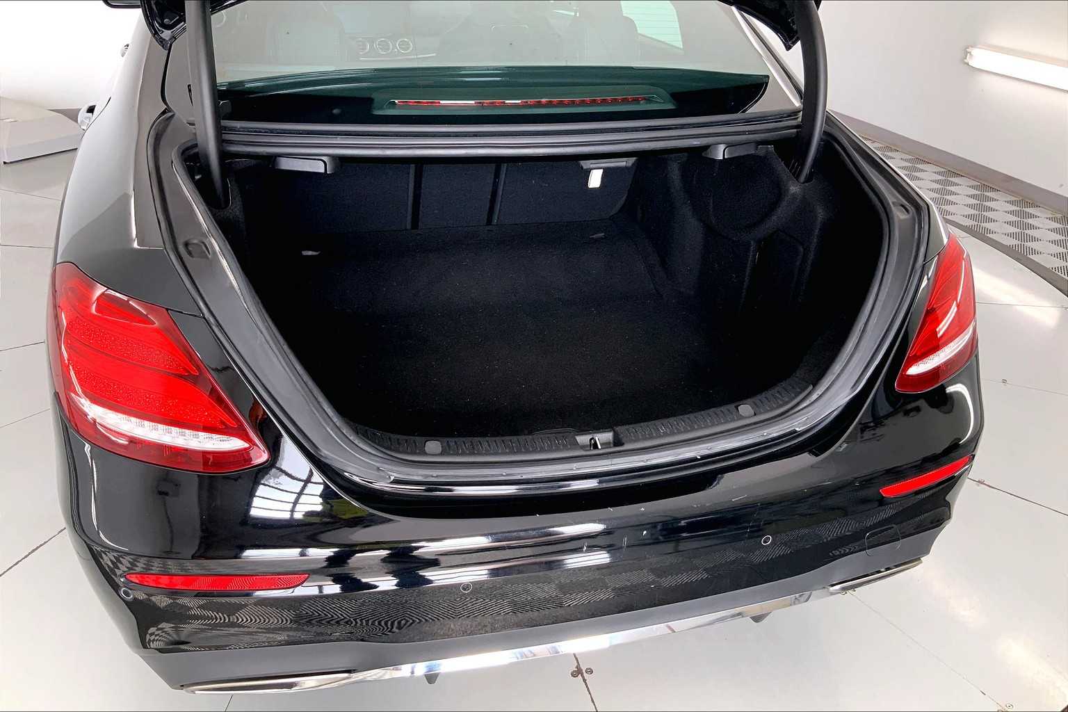 Thumbnail: 2019 Mercedes-Benz E-Class - 19