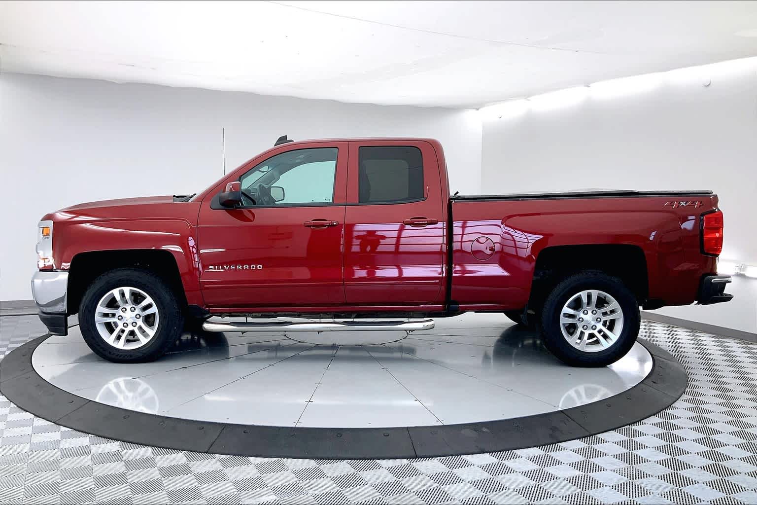 Thumbnail: 2018 Chevrolet Silverado 1500 - 3