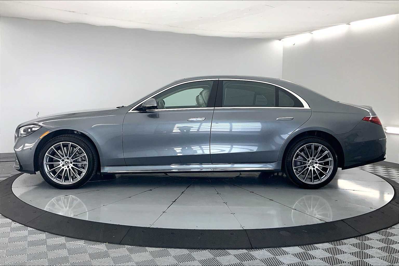 Thumbnail: 2026 Mercedes-Benz S-Class - 3