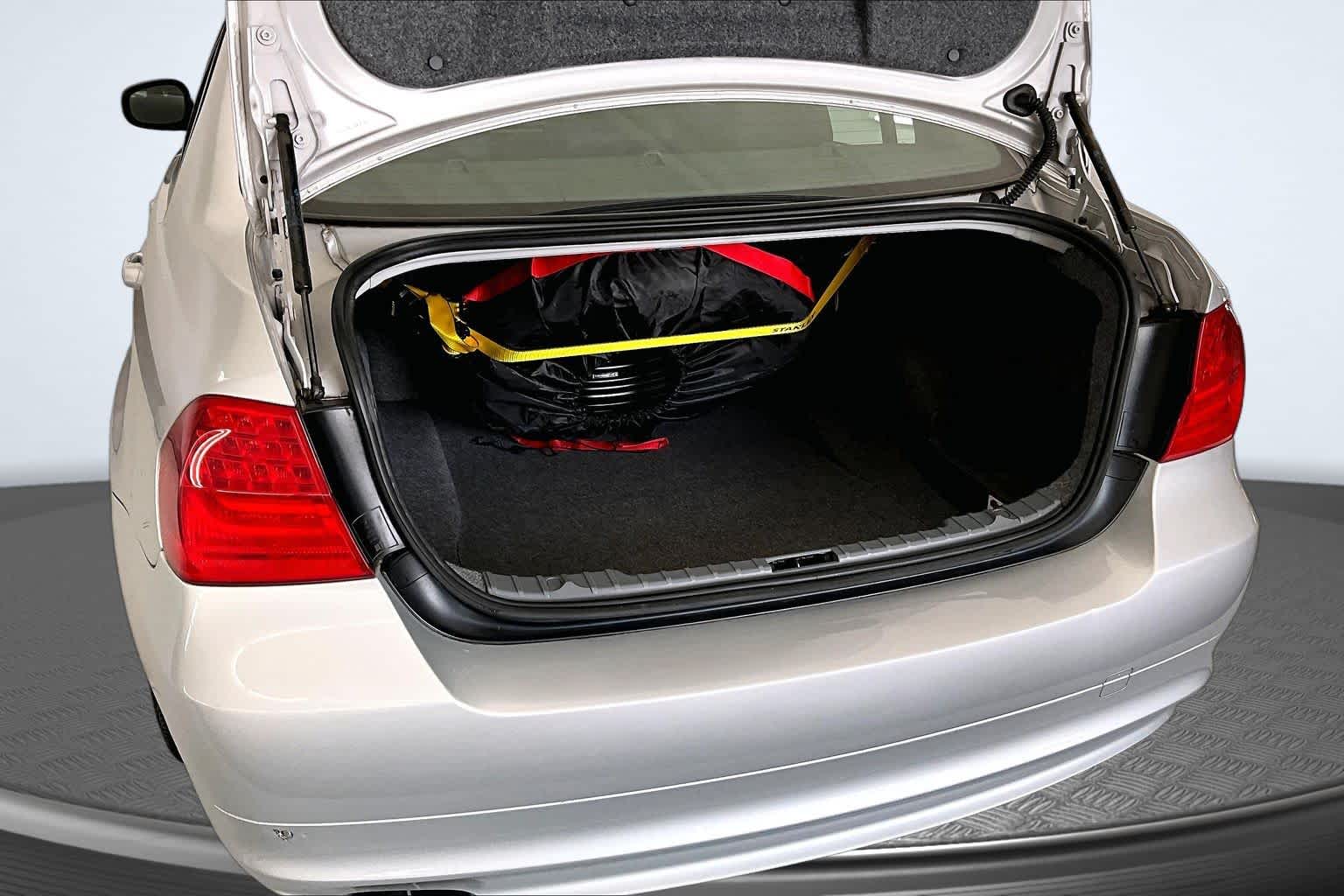 Thumbnail: 2011 BMW 3 Series - 19