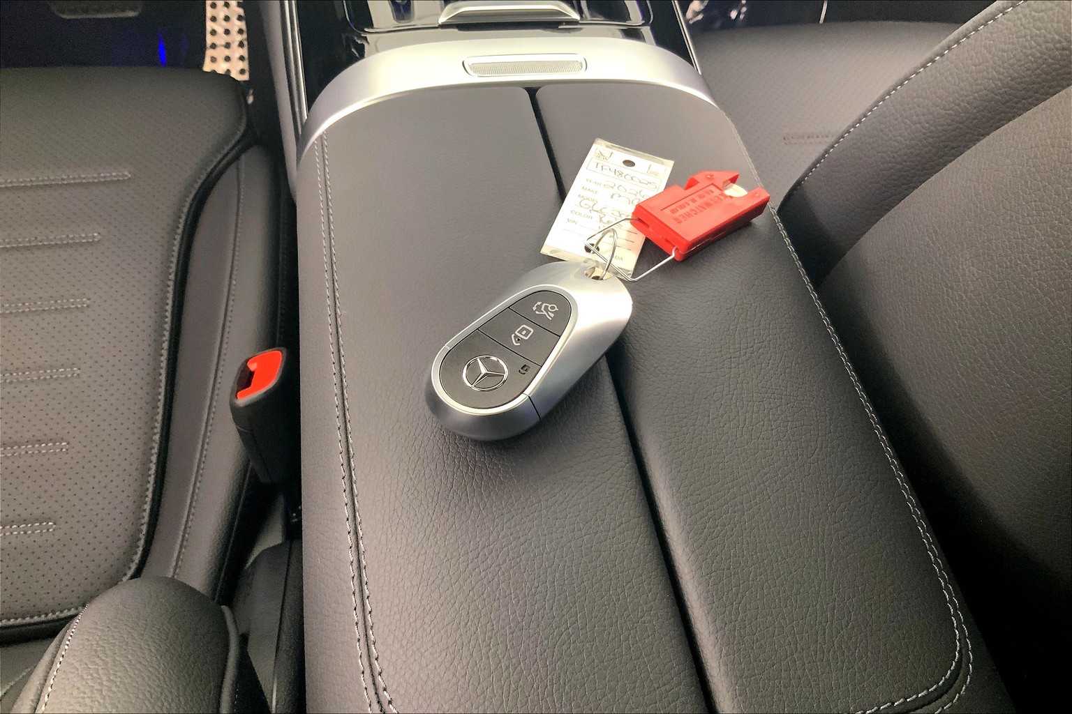 Thumbnail: 2026 Mercedes-Benz GLC - 20