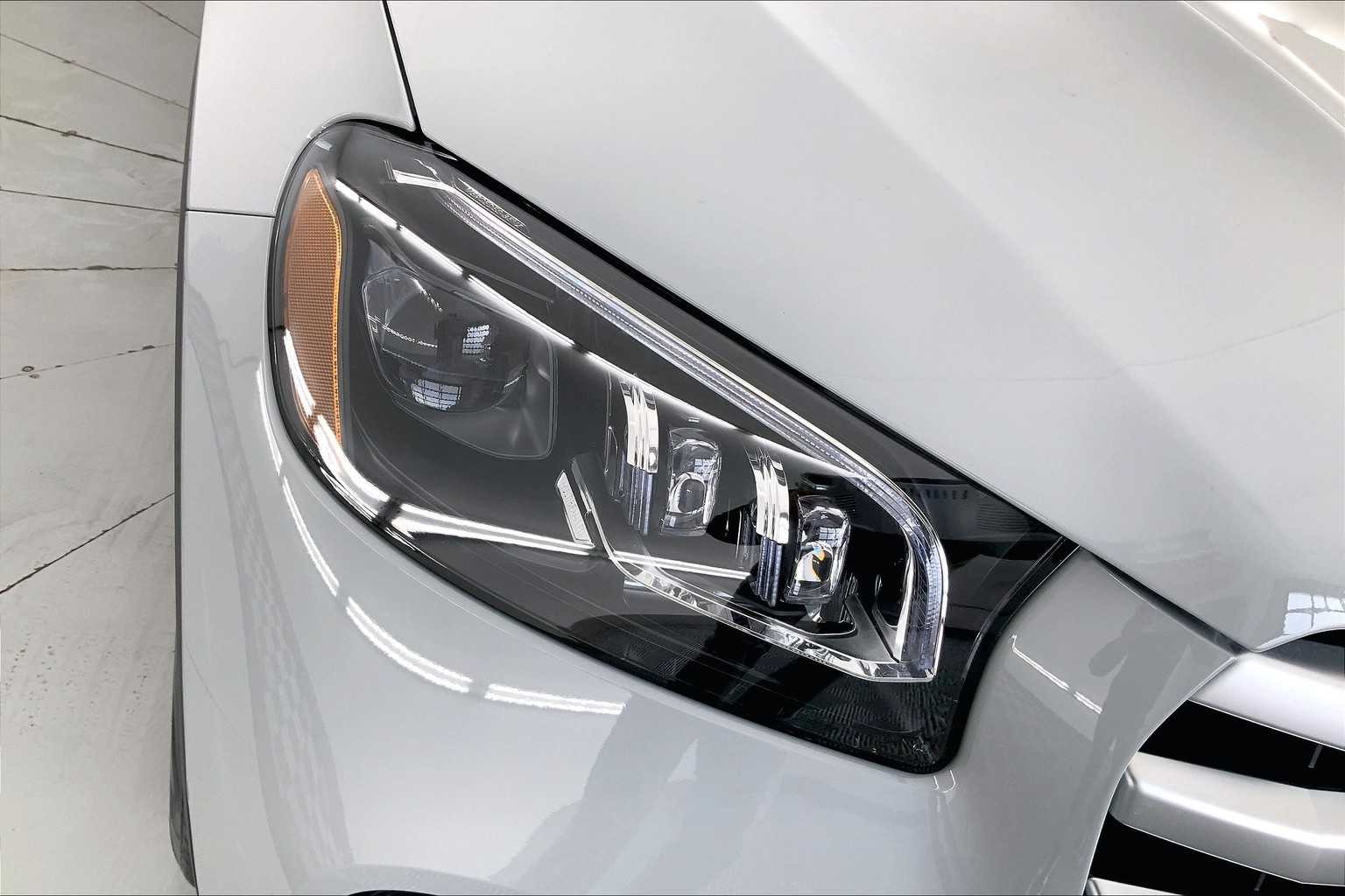 2025 Mercedes-Benz GLS 450 4MATIC 21