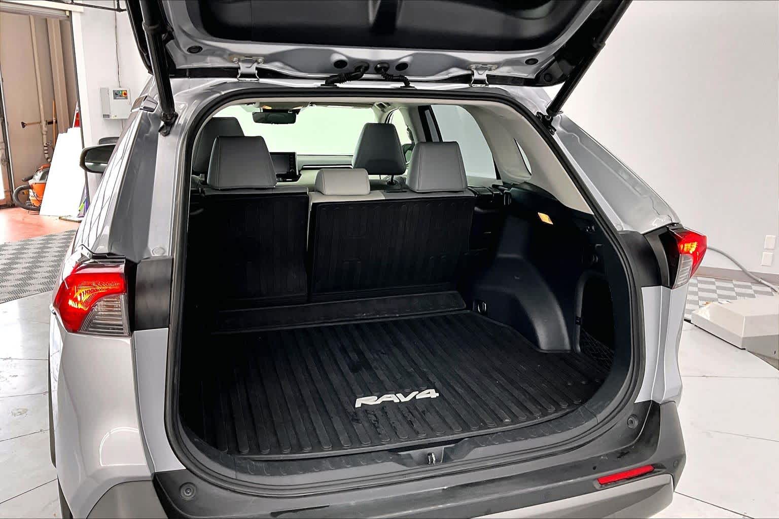 Thumbnail: 2020 Toyota RAV4 - 19