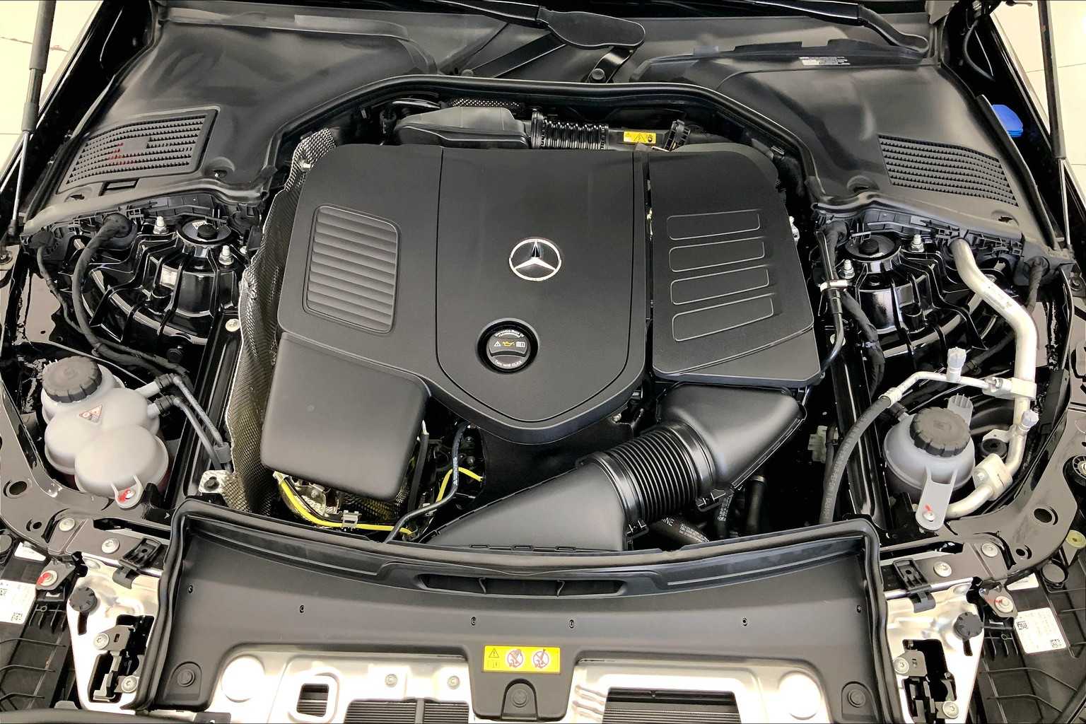 Thumbnail: 2025 Mercedes-Benz C-Class - 9