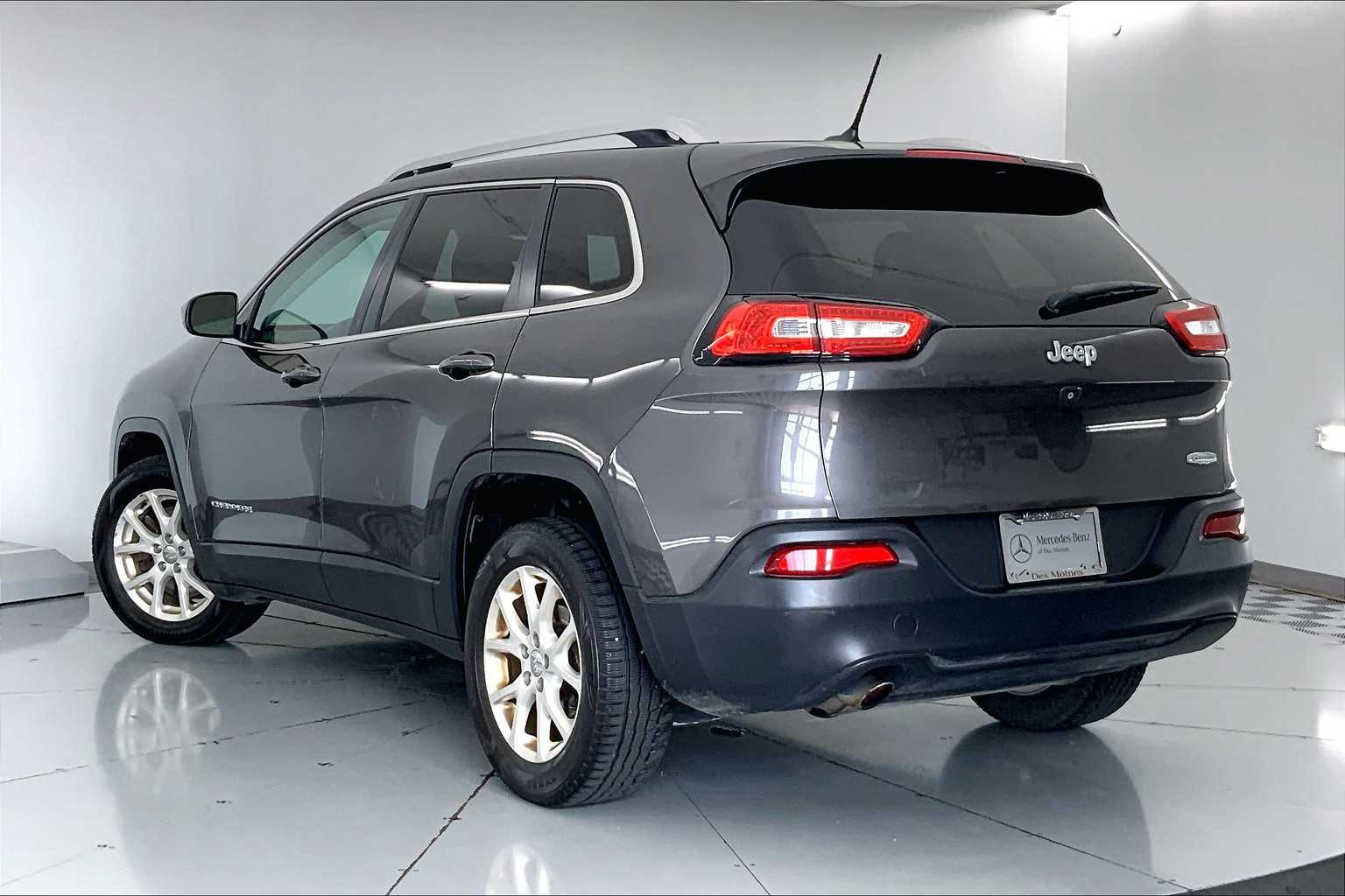 Thumbnail: 2015 Jeep Cherokee - 4