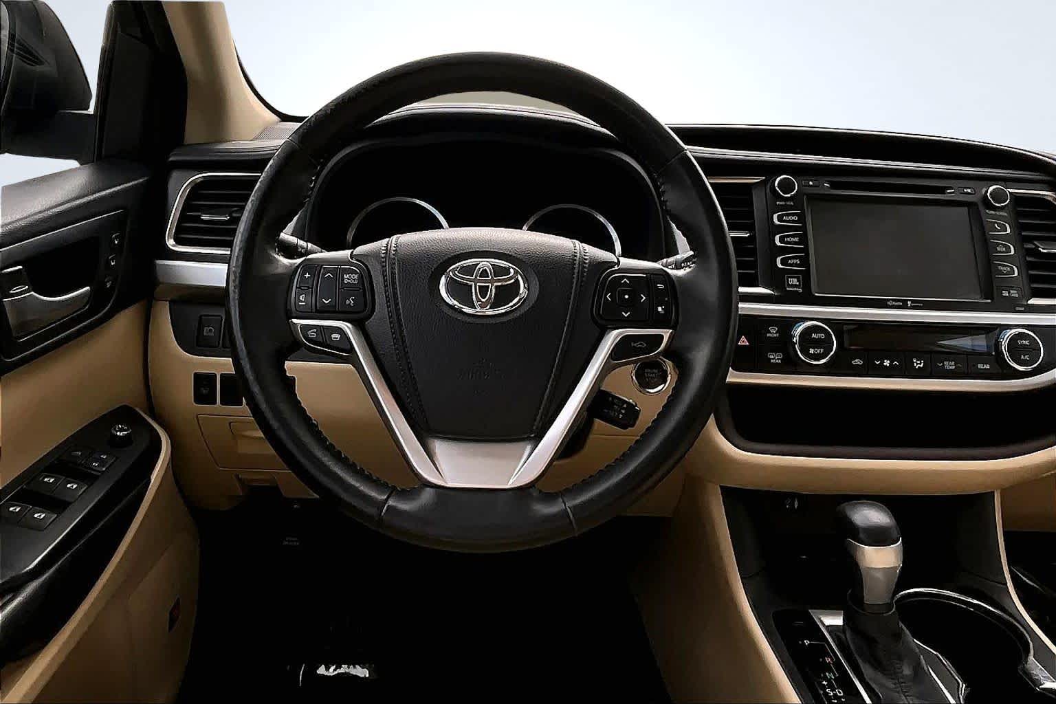 Thumbnail: 2015 Toyota Highlander - 15