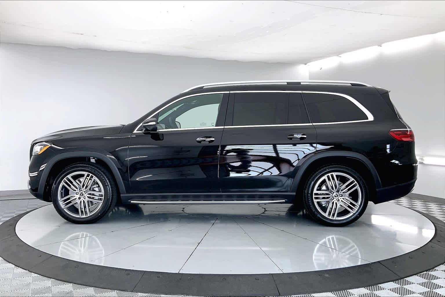 Thumbnail: 2025 Mercedes-Benz GLS - 3