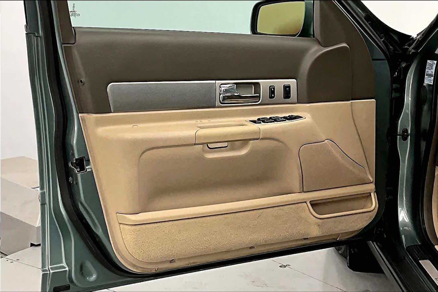 Thumbnail: 2005 Lincoln LS - 23