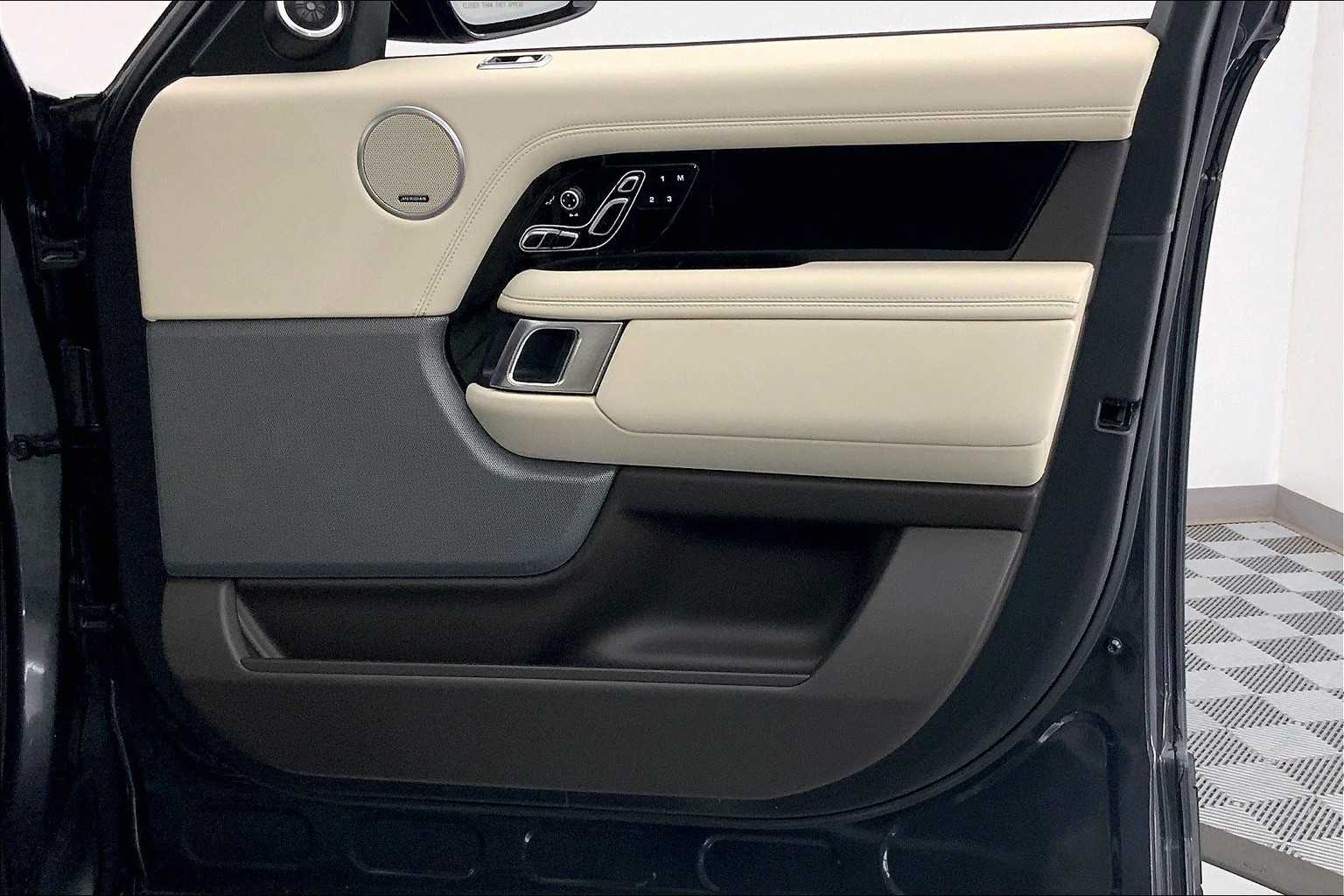 Thumbnail: 2018 Land Rover Range Rover - 24