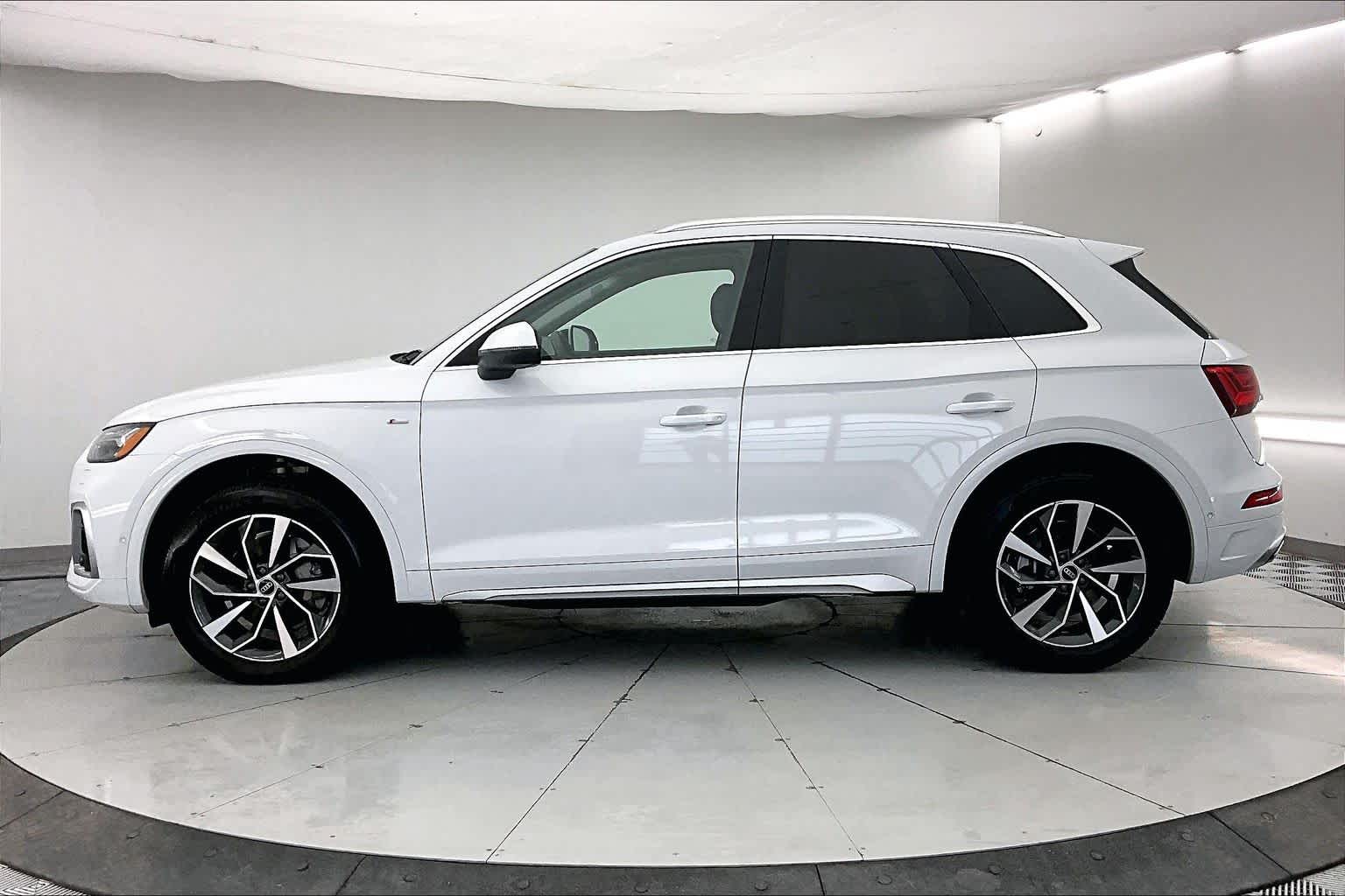 Thumbnail: 2023 Audi Q5 - 3