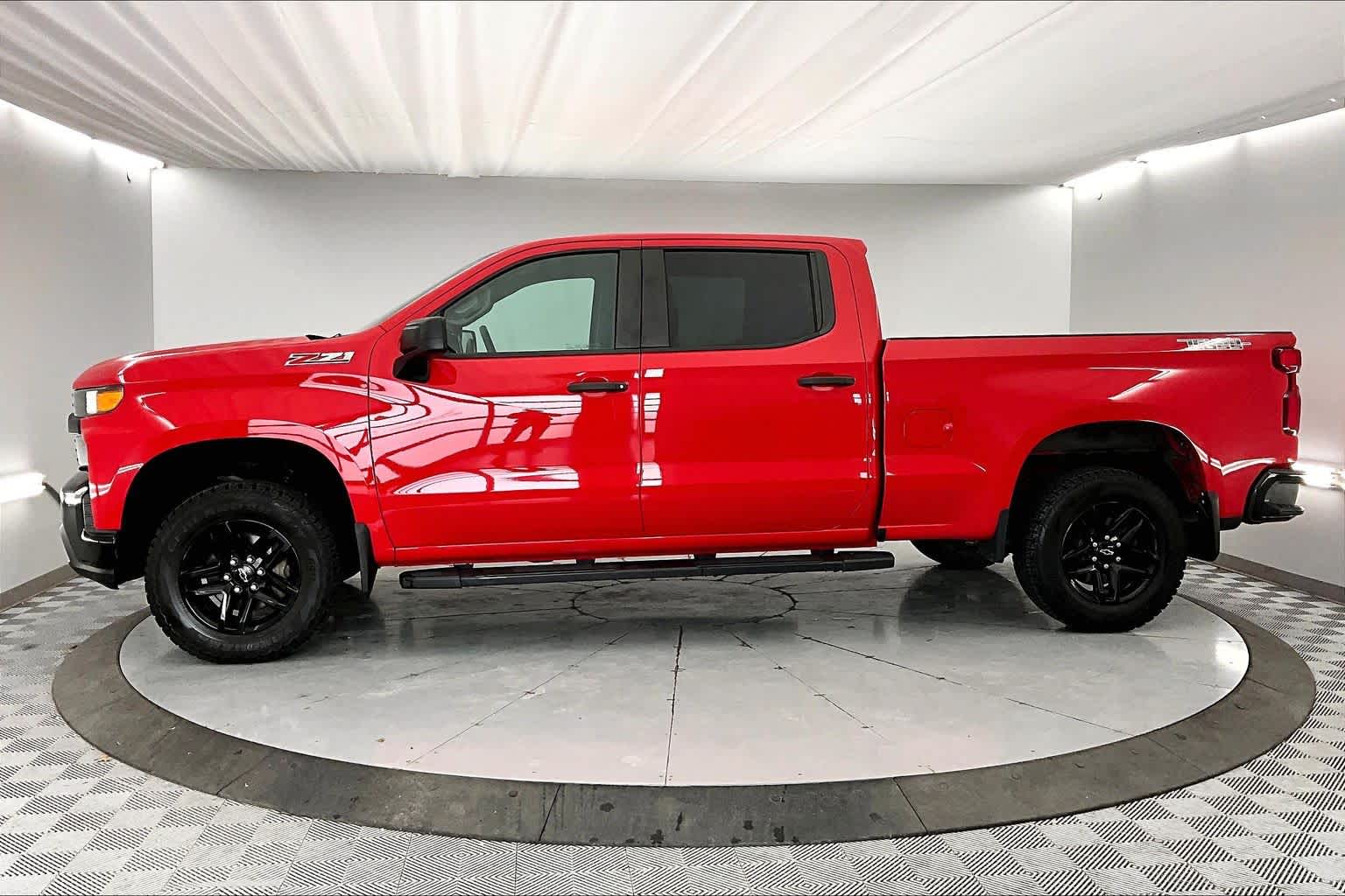 Thumbnail: 2019 Chevrolet Silverado 1500 - 3