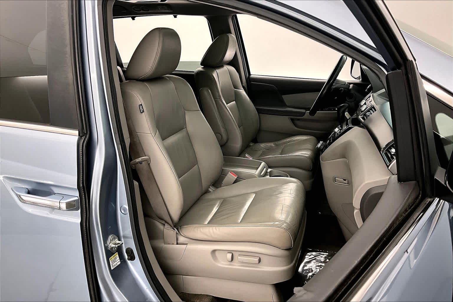 Thumbnail: 2011 Honda Odyssey - 14