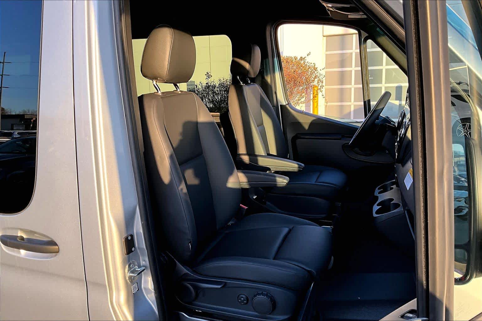 Thumbnail: 2025 Mercedes-Benz Sprinter - 13