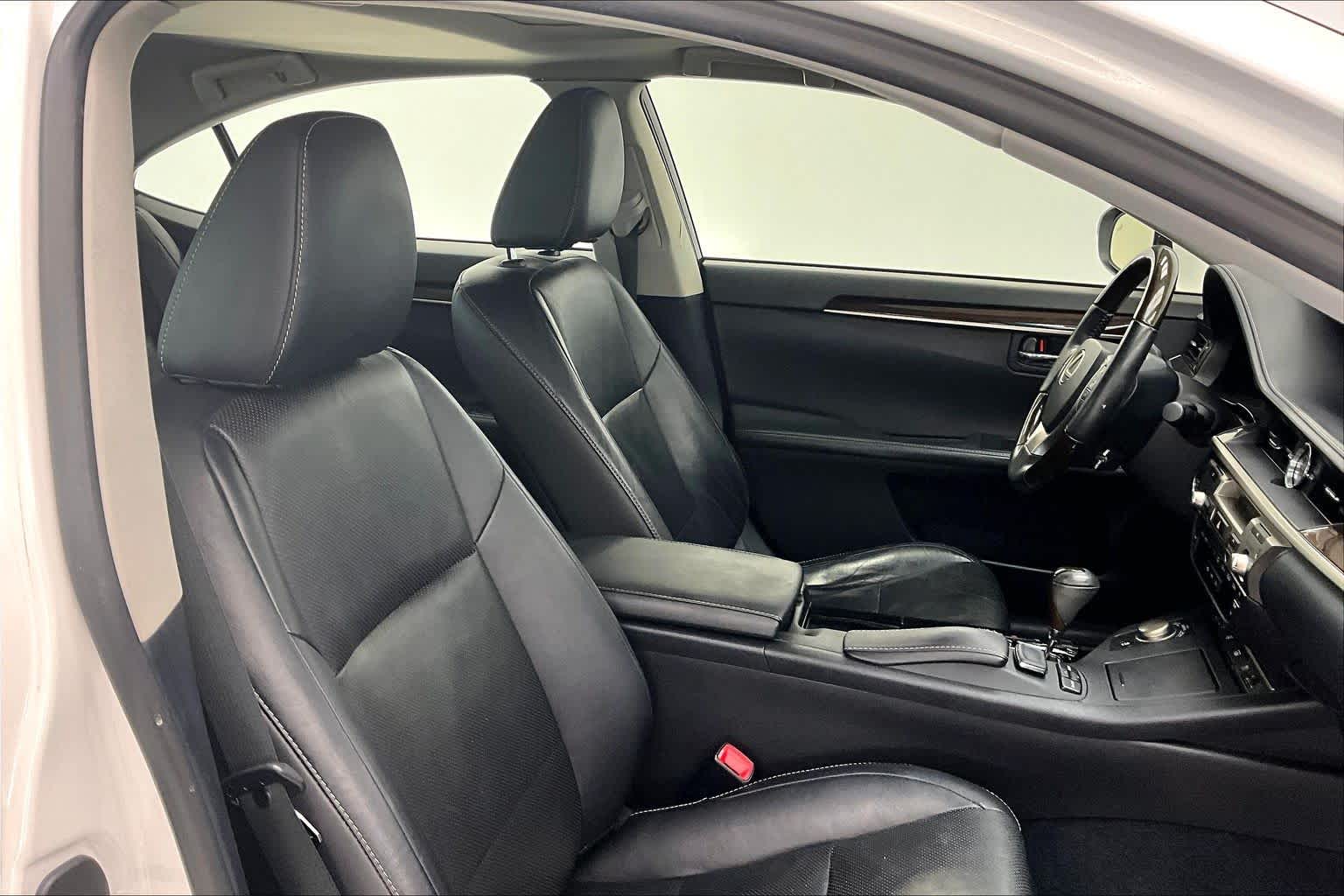 Thumbnail: 2015 Lexus ES - 14