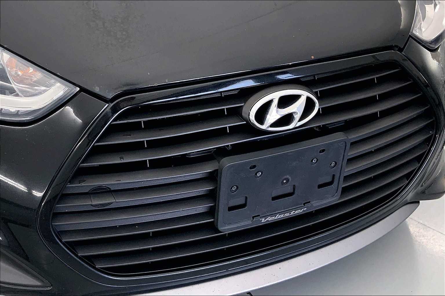Thumbnail: 2015 Hyundai Veloster - 25