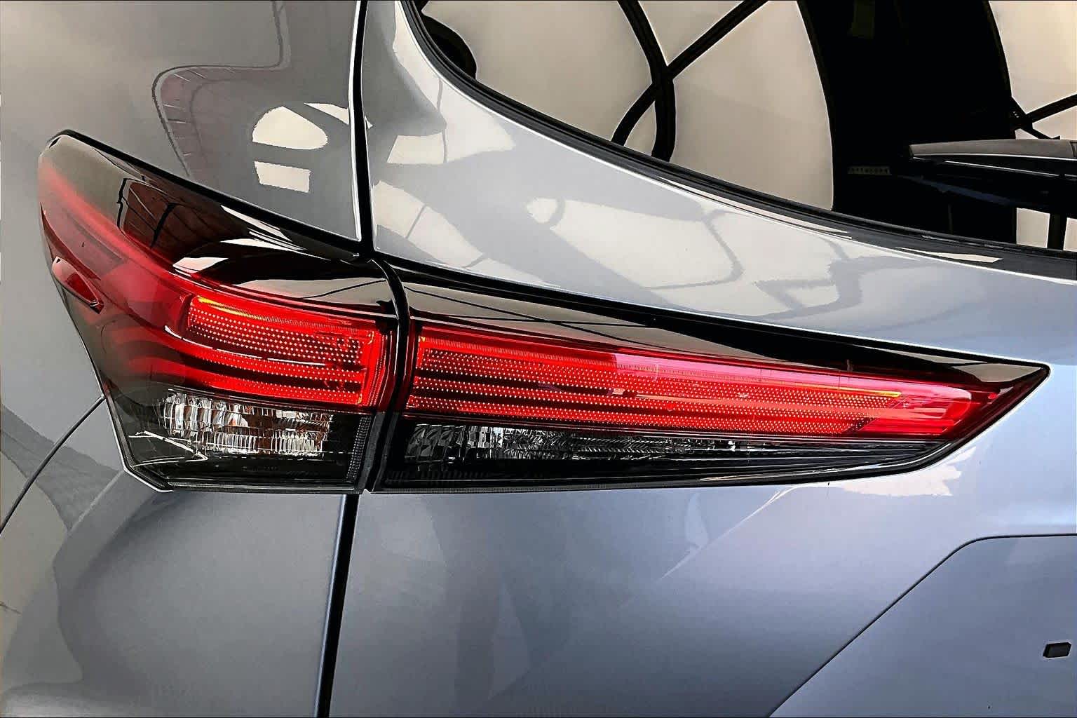 Thumbnail: 2021 Toyota Highlander - 25