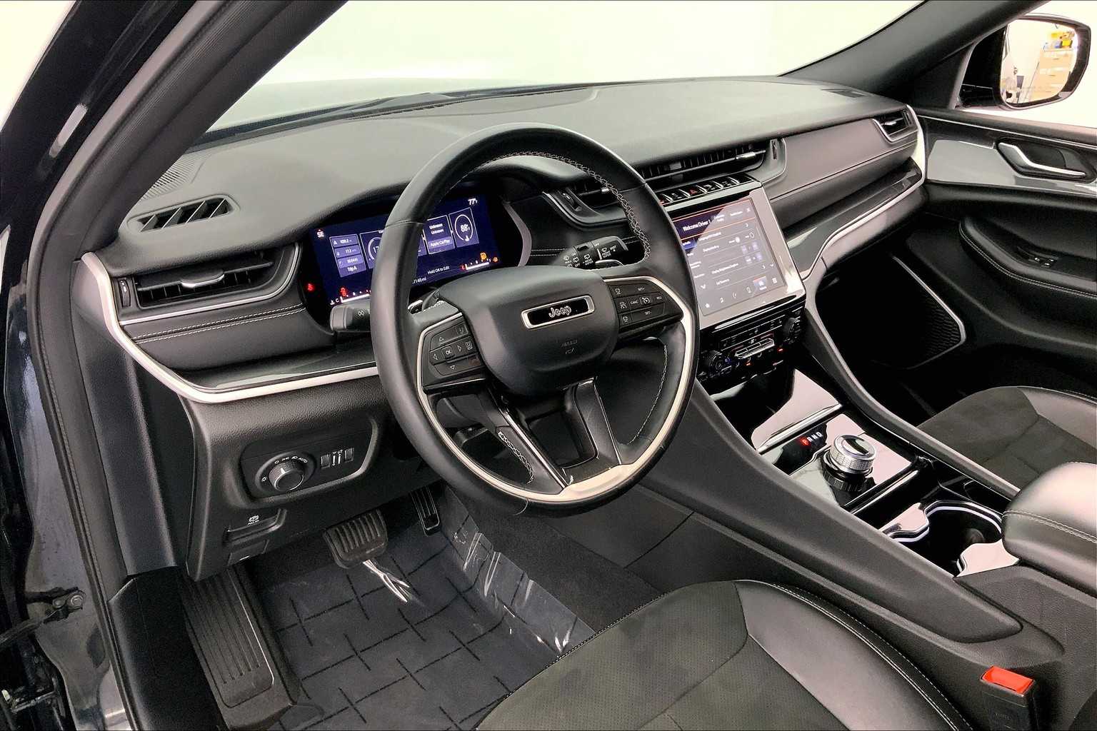 Thumbnail: 2021 Jeep Grand Cherokee L - 2