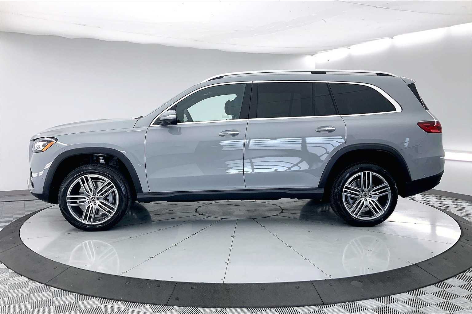 Thumbnail: 2025 Mercedes-Benz GLS - 3