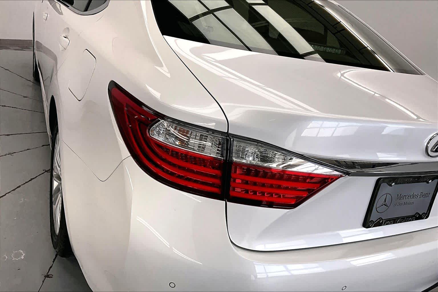 Thumbnail: 2015 Lexus ES - 25