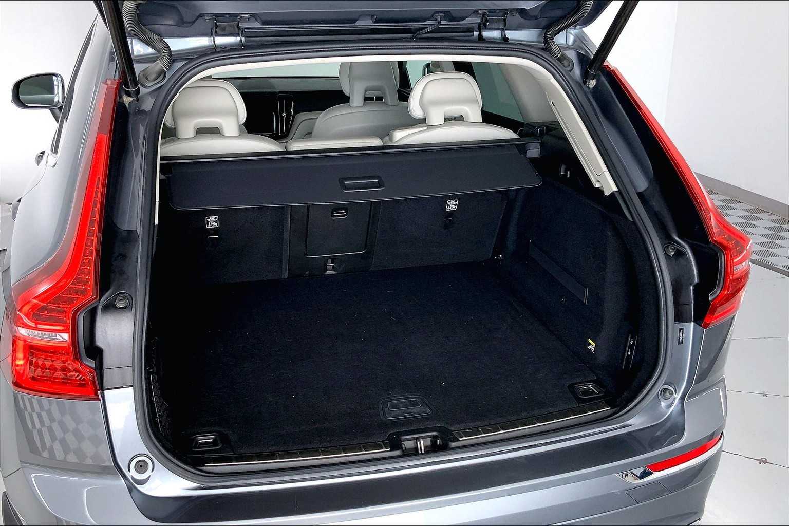 Thumbnail: 2018 Volvo XC60 - 19