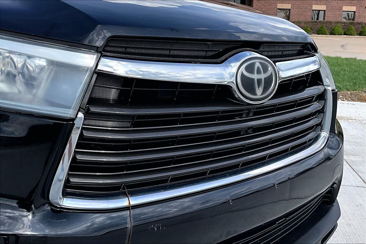 Thumbnail: 2015 Toyota Highlander - 26