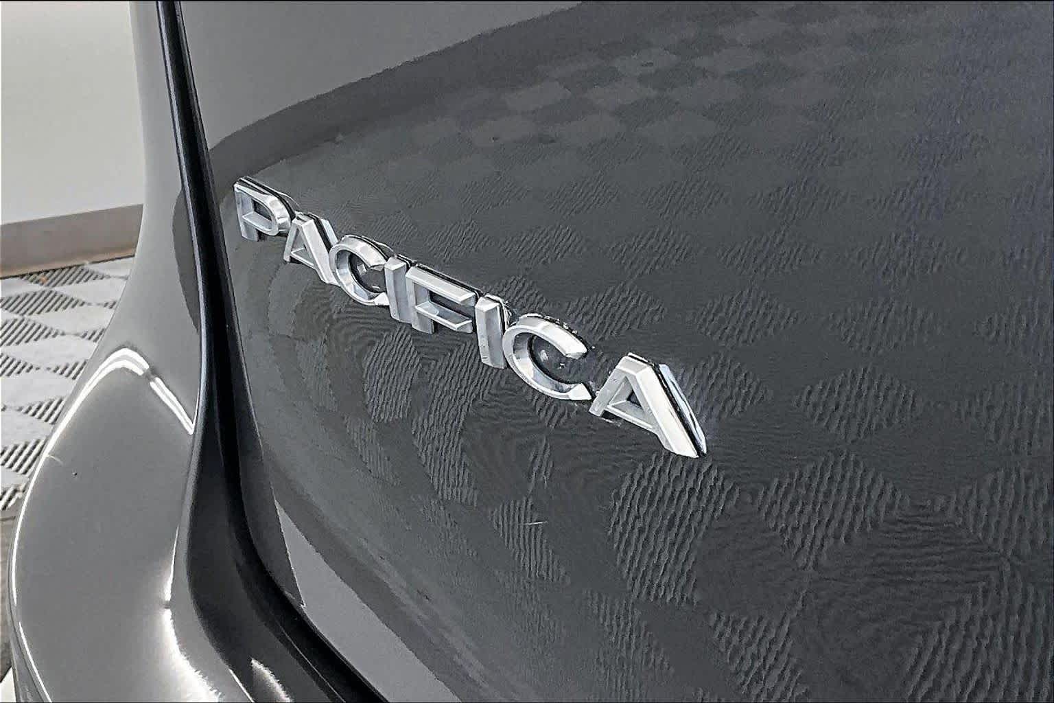 Thumbnail: 2018 Chrysler Pacifica - 7