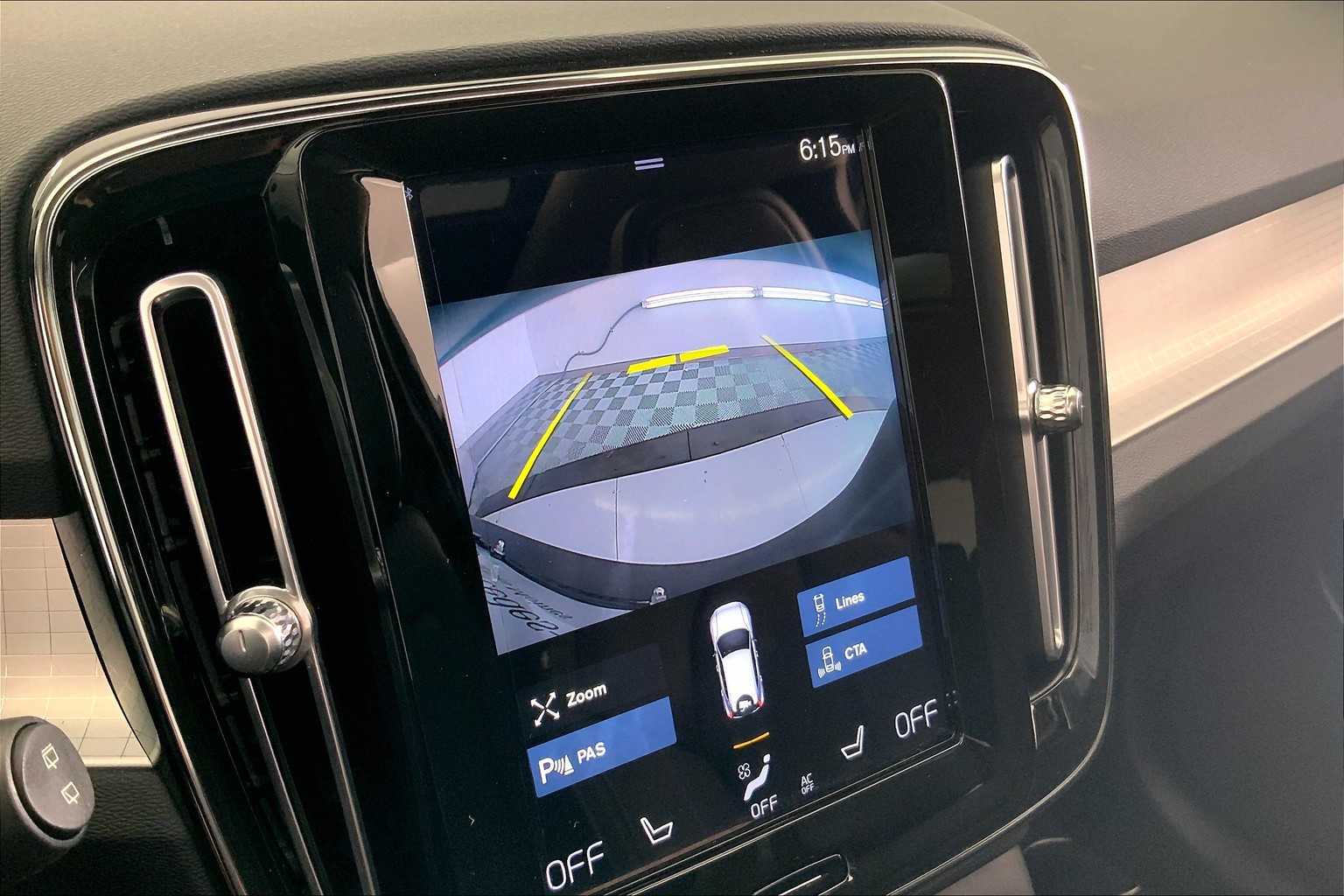2021 Volvo XC40 T5 Momentum 21