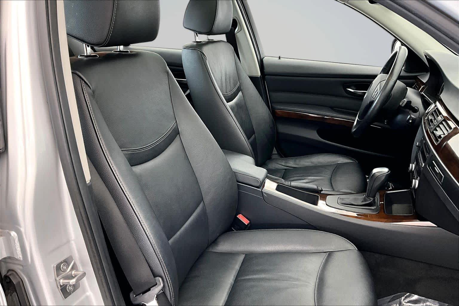 Thumbnail: 2011 BMW 3 Series - 14