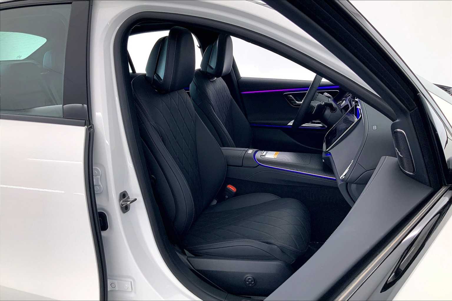 Thumbnail: 2025 Mercedes-Benz E-Class - 14