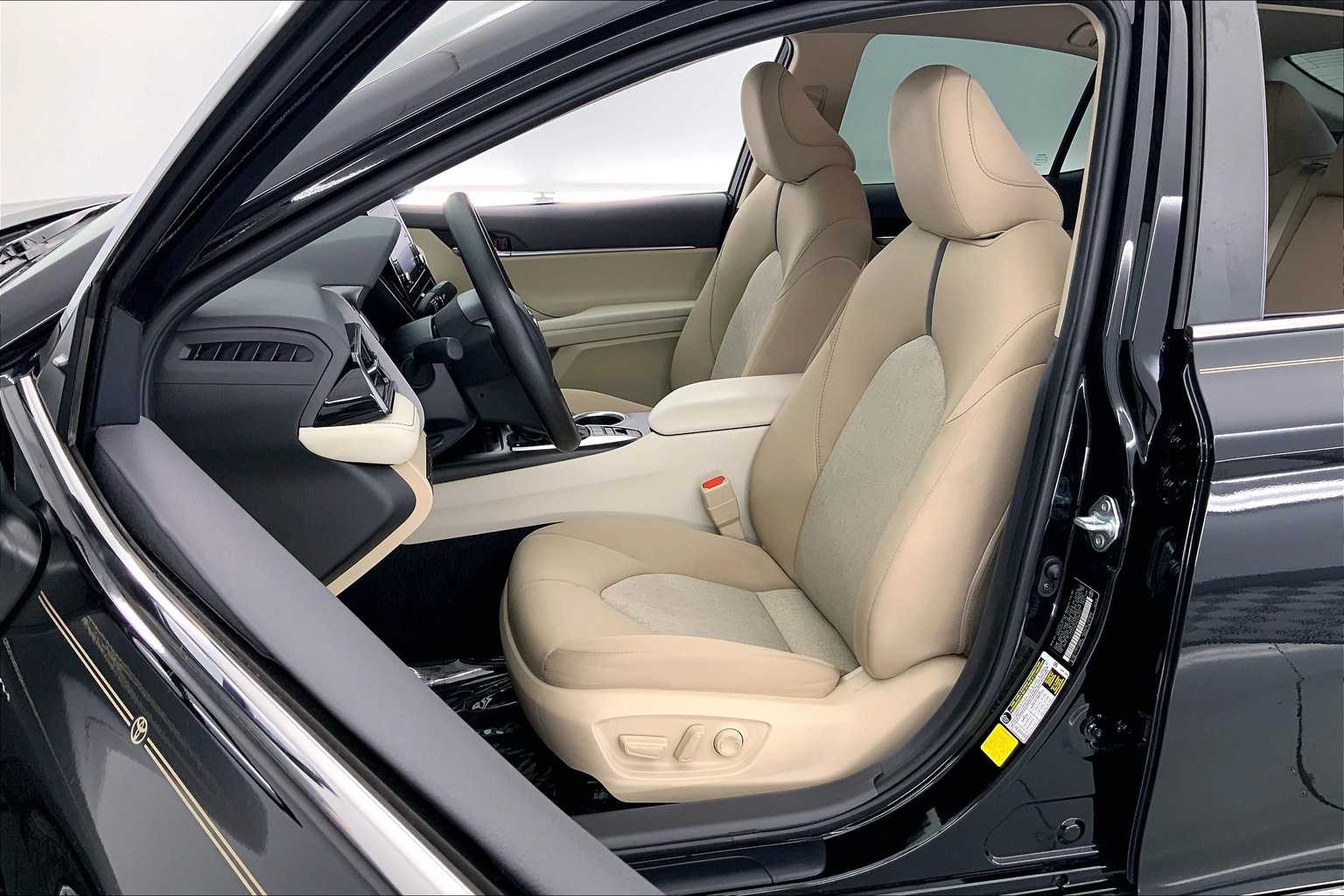 Thumbnail: 2021 Toyota Camry - 11