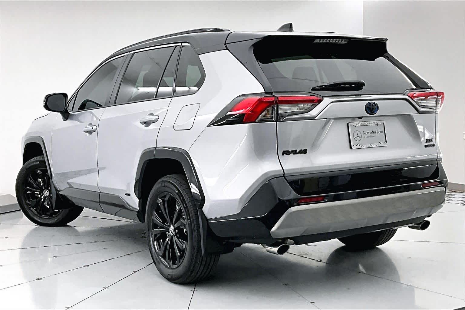 Thumbnail: 2023 Toyota RAV4 - 4