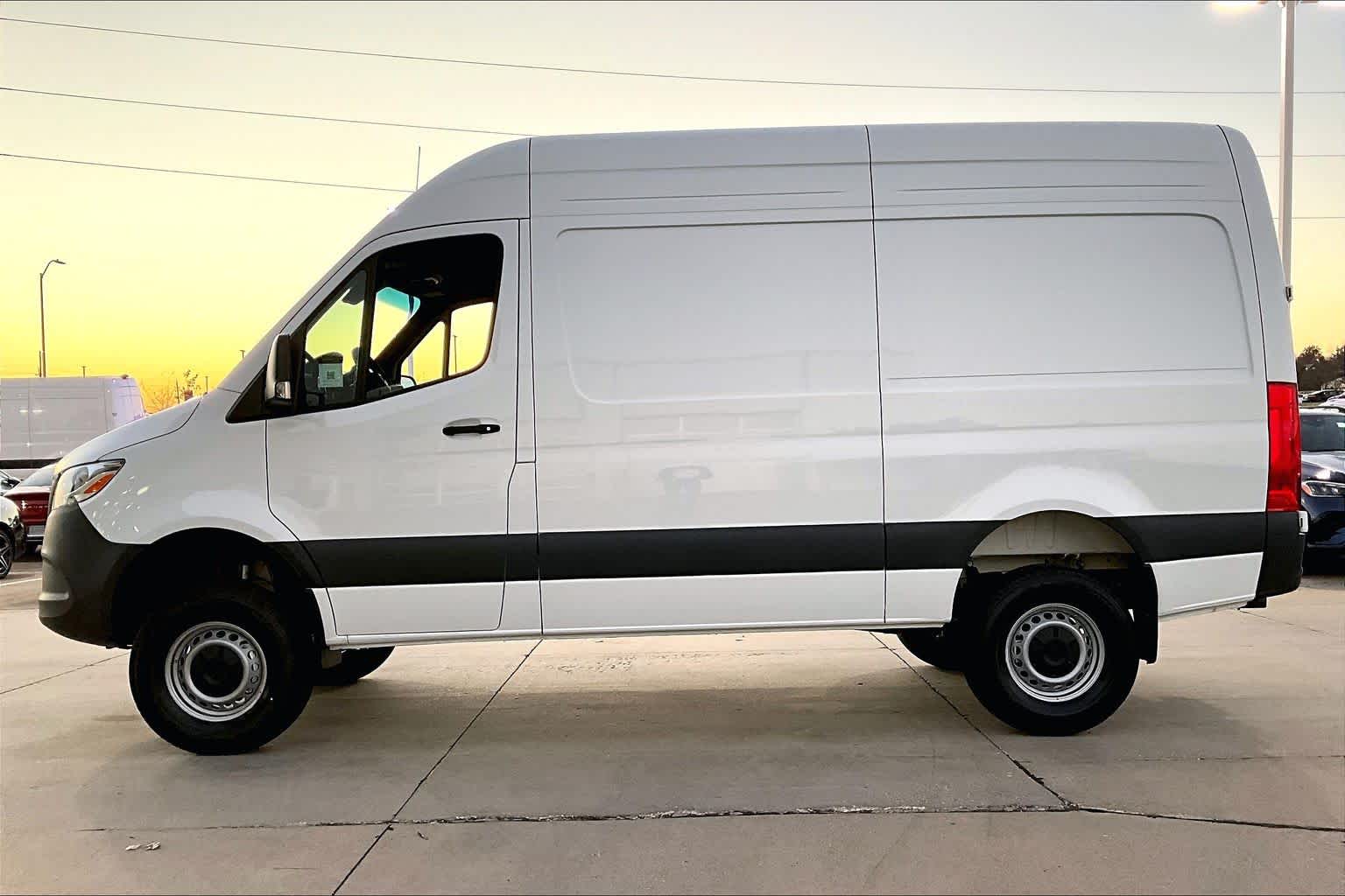 Thumbnail: 2026 Mercedes-Benz Sprinter - 3