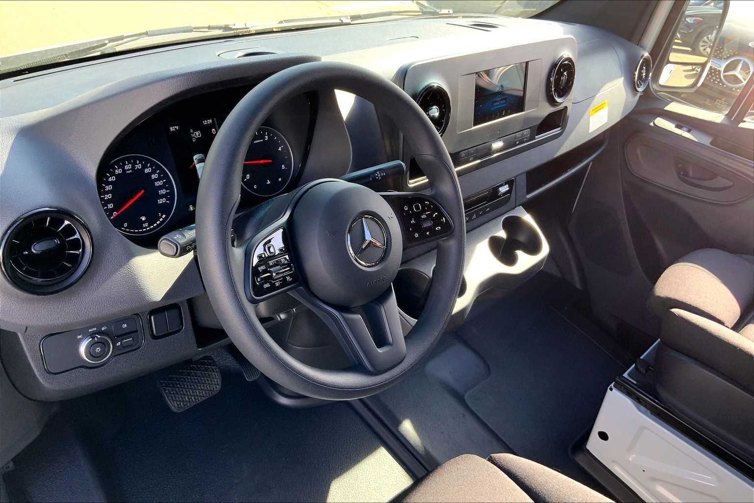 Thumbnail: 2024 Mercedes-Benz Sprinter - 14