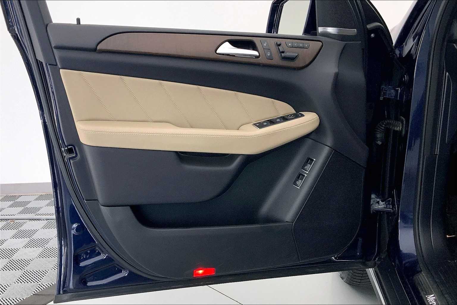 Thumbnail: 2016 Mercedes-Benz GL-Class - 23